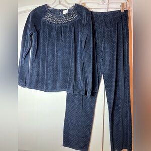 Cyrillus Paris Navy 2 piece velour pajama set with gold accent Sz 10
